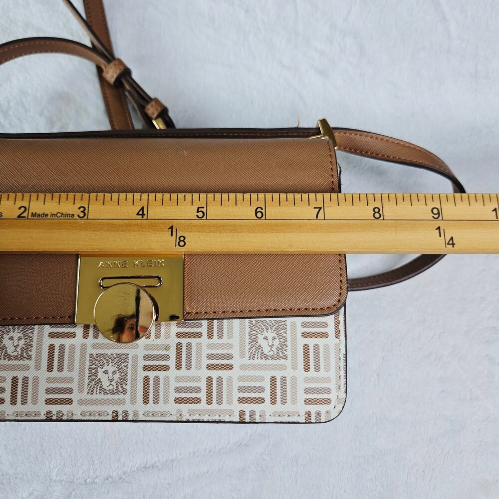 Anne Klein Classic Lion Logo Small Crossbody Bag Purse Tan Beige Gold Latch - Picture 9 of 12
